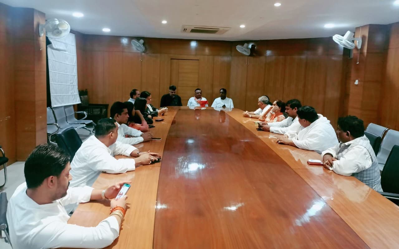 झारखंड सियासी संकट: कल फिर घूमने जायेंगे झारखंड के विधायक, हेमंत सोरेन बोले- अफवाहों पर ध्यान न दें