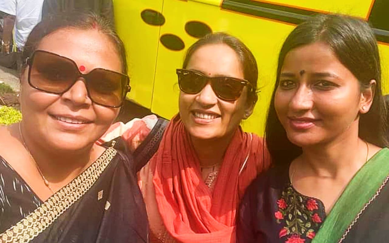 Jharkhand News: सुबह से ही मस्ती के मूड में थे झारखंड के विधायक और मंत्री, देखें तस्वीरें