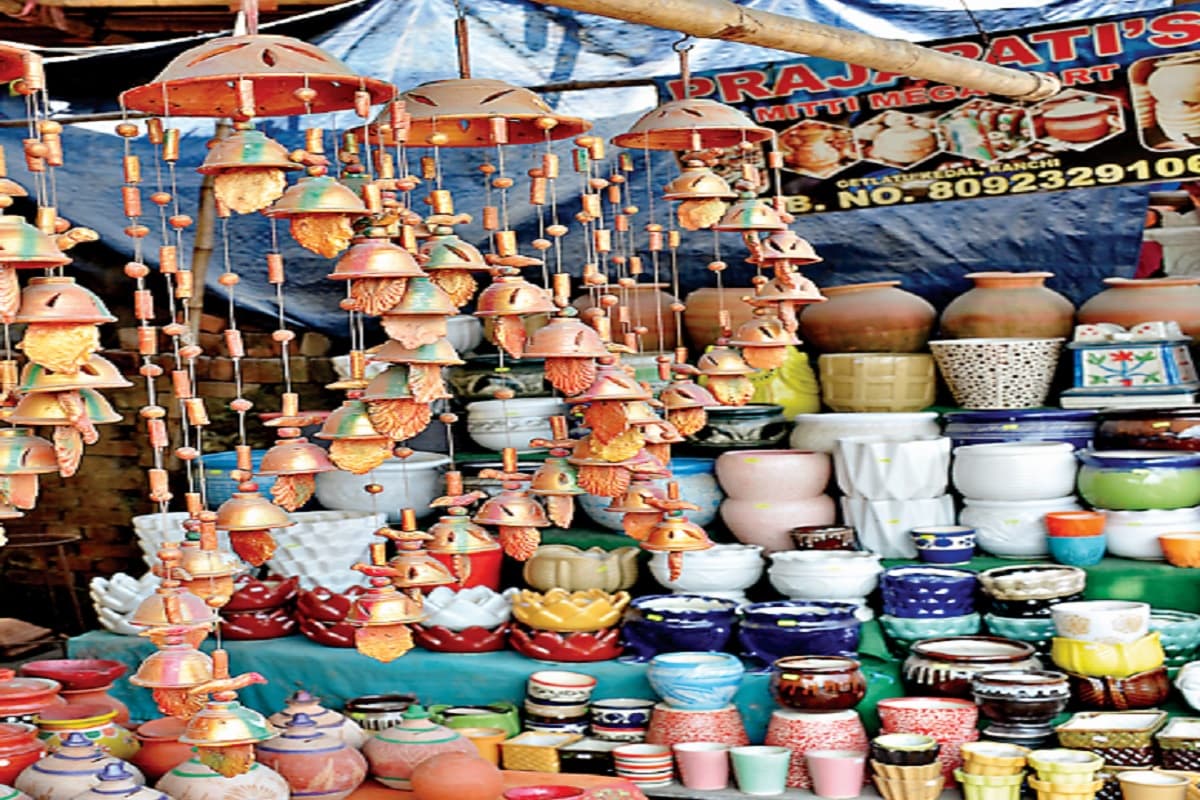 दीपावली में दीये की रोशनी से केवल कुम्हार नहीं, जगमग होते हैं कई और कारीगरों के घर