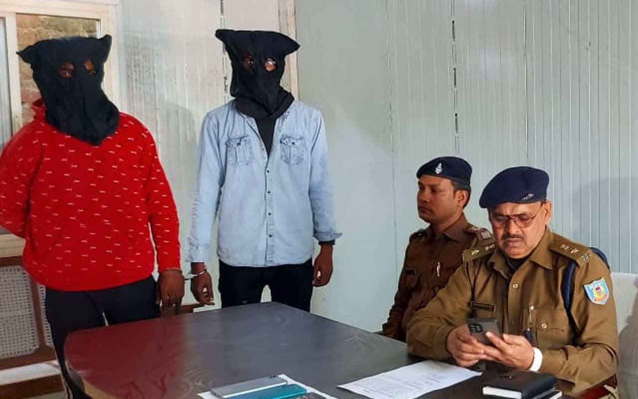 रांची के बबलू चौधरी से 10 लाख रुपये रंगदारी मांगने वाले दो युवकों को पुलिस ने किया गिरफ्तार