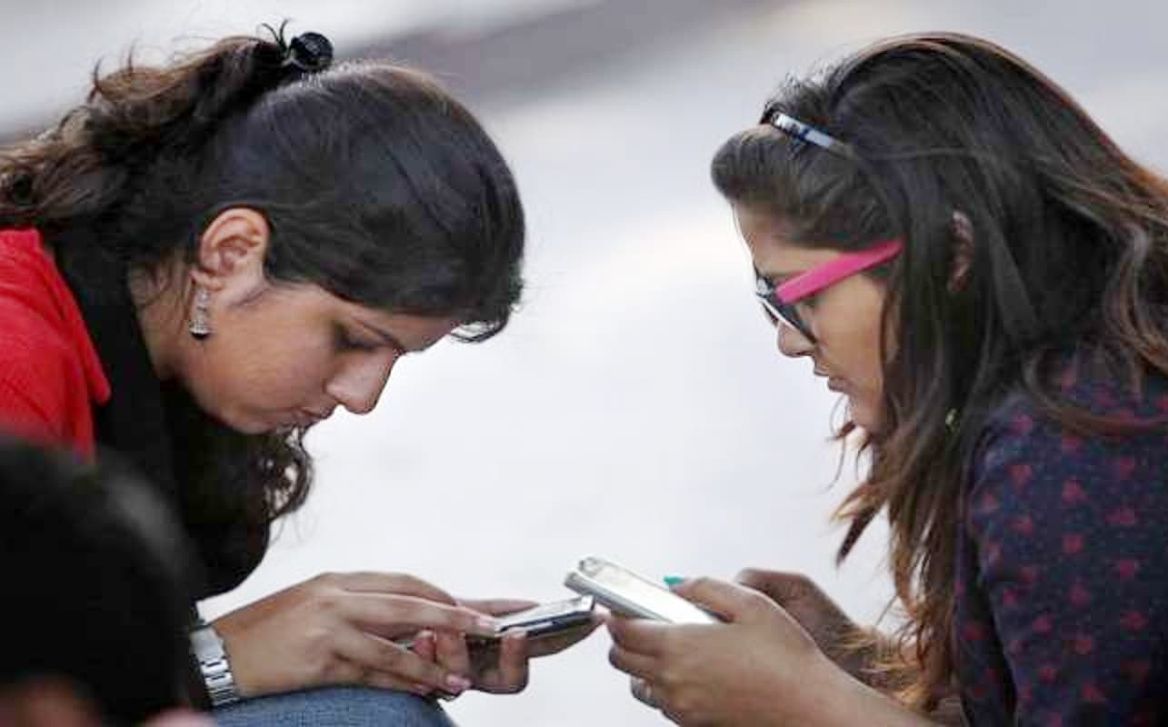 एप से इंस्टेंट लोन लेने से पहले हो जाएं सतर्क, चुकाना पड़ सकता है 35 प्रतिशत तक ब्याज