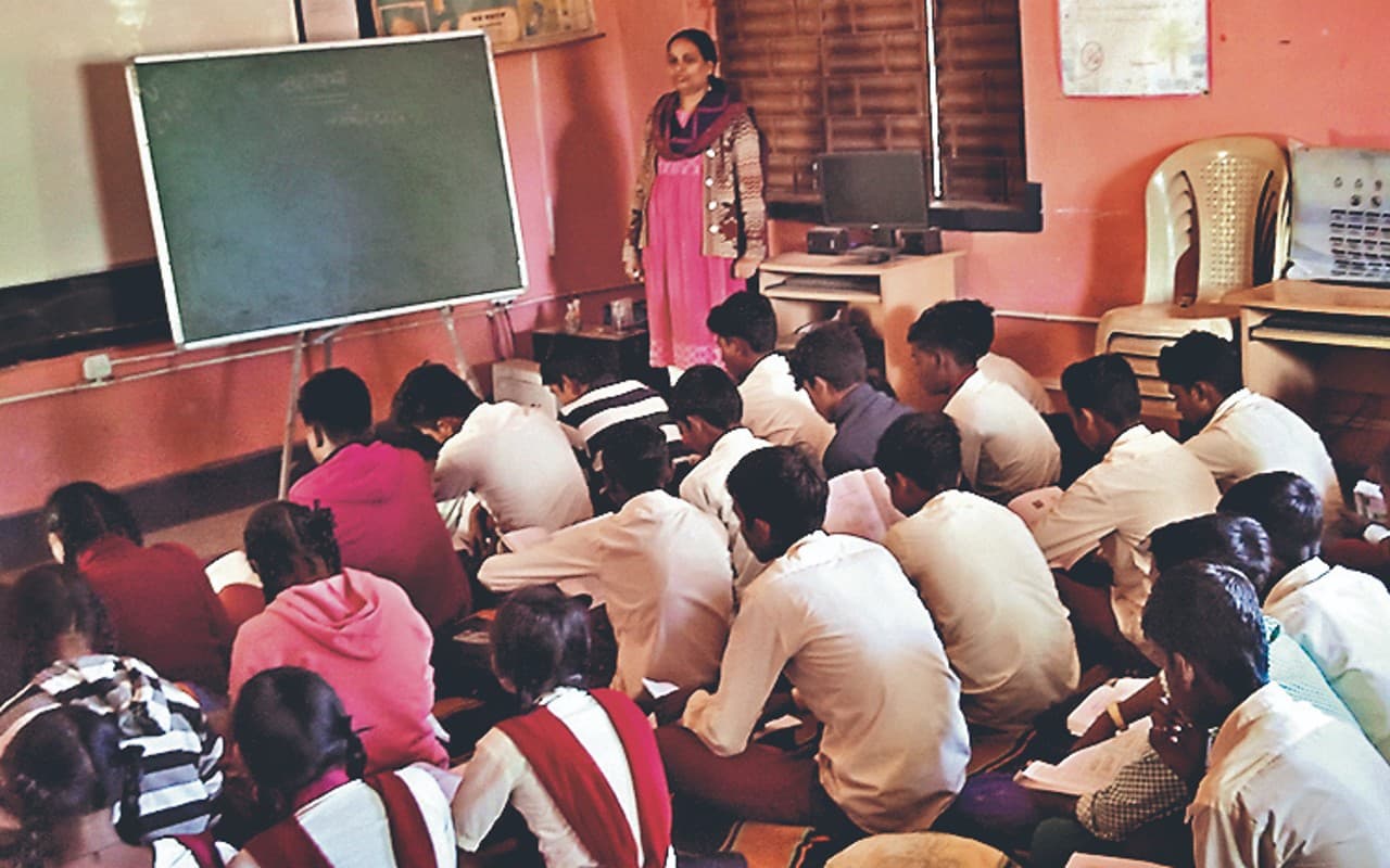 झारखंड : गढ़वा के 107 हाई- प्लस 2 स्कूलों में नहीं हैं DDO, शिक्षकों को वेतन व छुट्टी लेने में हो रही परेशानी