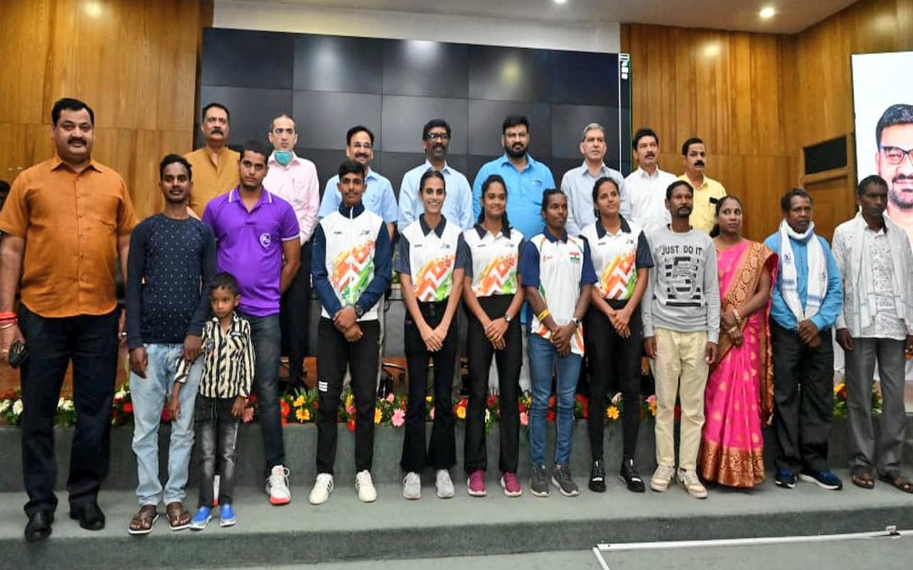 झारखंड खेल नीति 2022 : CM हेमंत सोरेन ने खिलाड़ियों को दिया तोहफा, मिलेगी 50 हजार रुपये की मदद