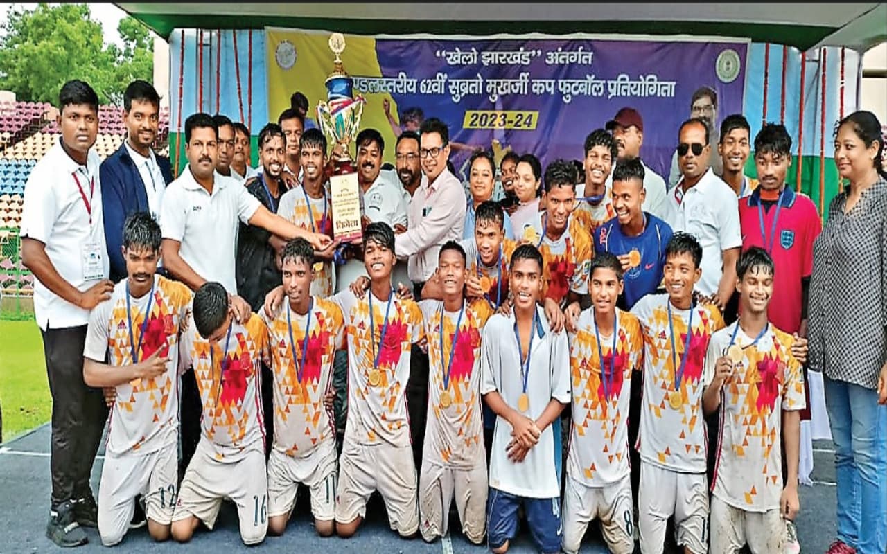 सुब्रतो कप फुटबॉल: तीनों वर्गों में गुमला ने जीता खिताब, सिमडेगा और रांची की टीमें बनीं उप विजेता