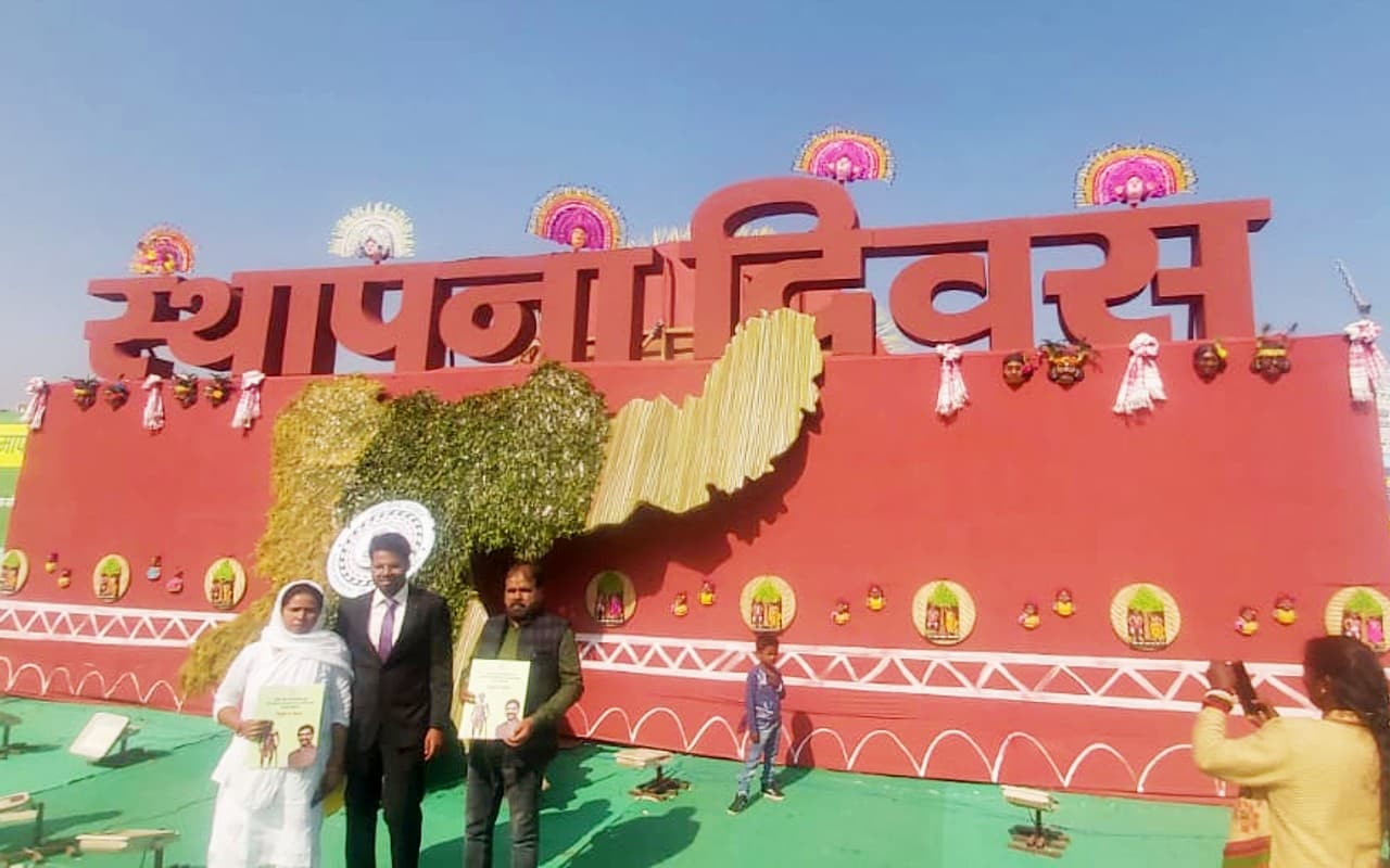 Jharkhand Foundation Day : ग्रामीण अर्थव्यवस्था को मजबूत बनायेंगे, लोग राशन कार्ड फेंक देंगे- हेमंत