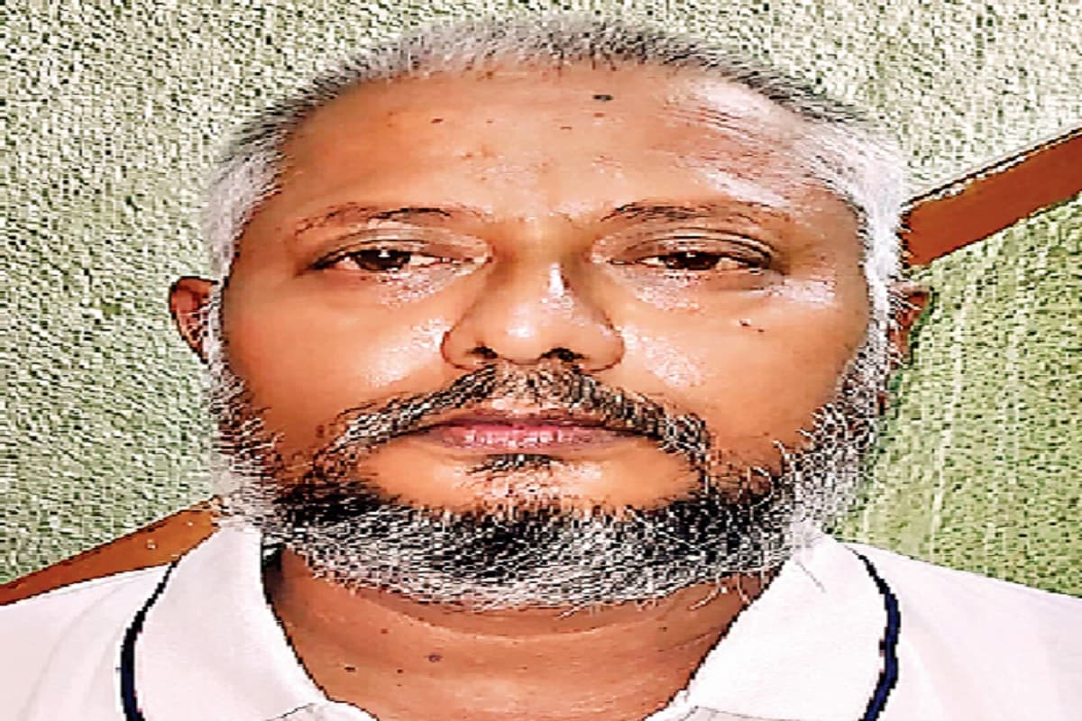 झारखंड: पिता ने आगे पढ़ाई कराने में जतायी असमर्थता तो ट्यूशन व फल बेचते हुए बने शिक्षक