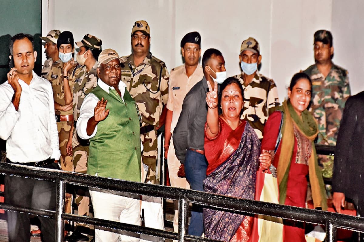 Jharkhand News: रायपुर से लौटे UPA विधायक सर्किट हाउस में रखे गये, आज झारखंड विधानसभा में विश्वास मत