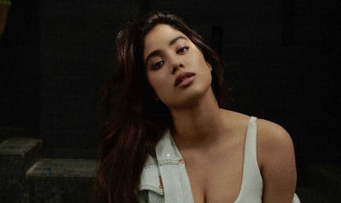 Janhvi Kapoor के लेटेस्ट फोटोशूट पर दिल हार बैठे फैंस, व्हाइट ड्रेस में स्टनिंग दिखीं एक्ट्रेस