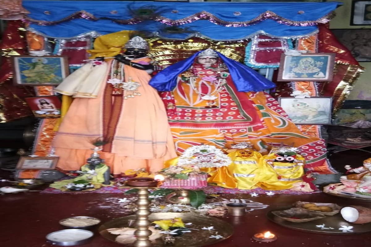 Jharkhand News: राधा-माधव मंदिर में सात दिवसीय झूलन यात्रा संपन्न, विधि-विधान से की गई पूजा-अर्चना