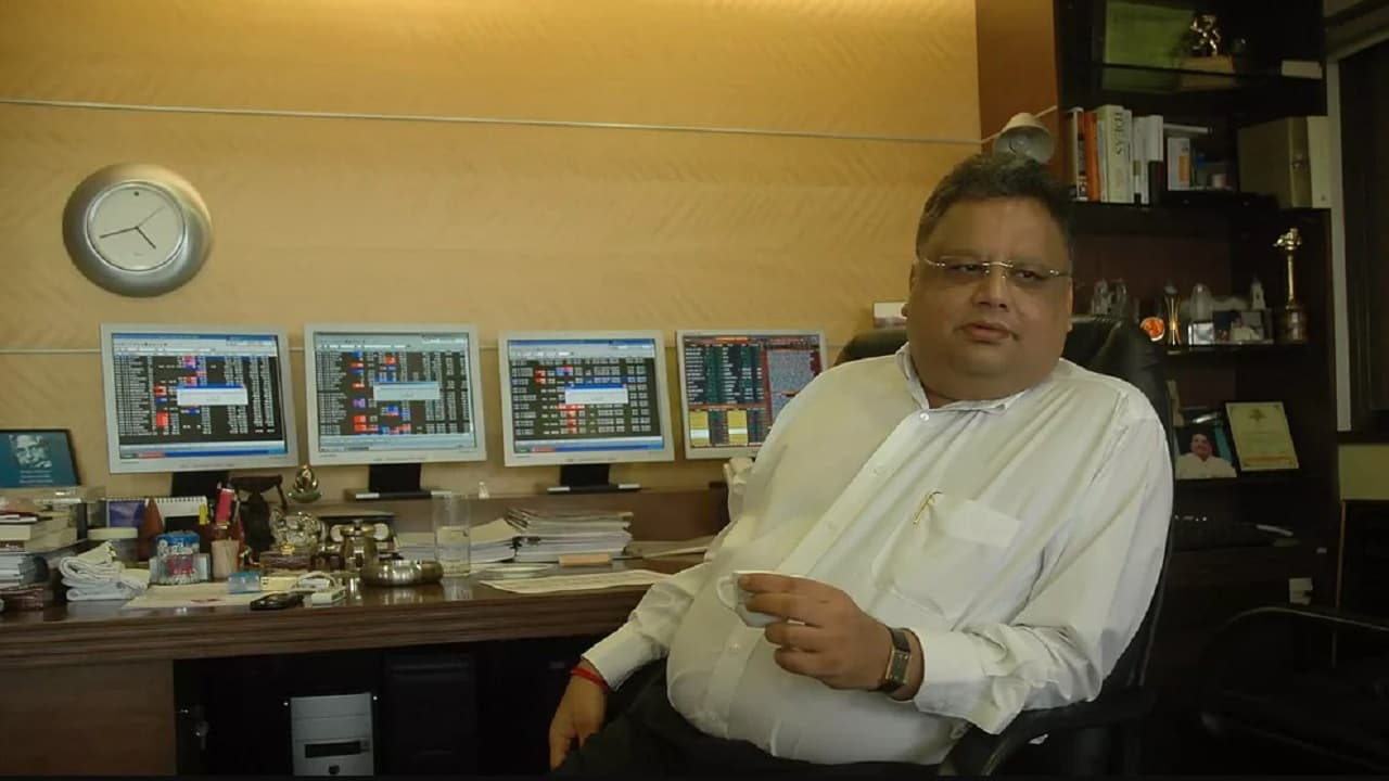 राकेश झुनझुनवाला की पत्नी ने बढ़ाया अपना पोर्टफोलियो, इन 6 कंपनियों के खरीदे शेयर