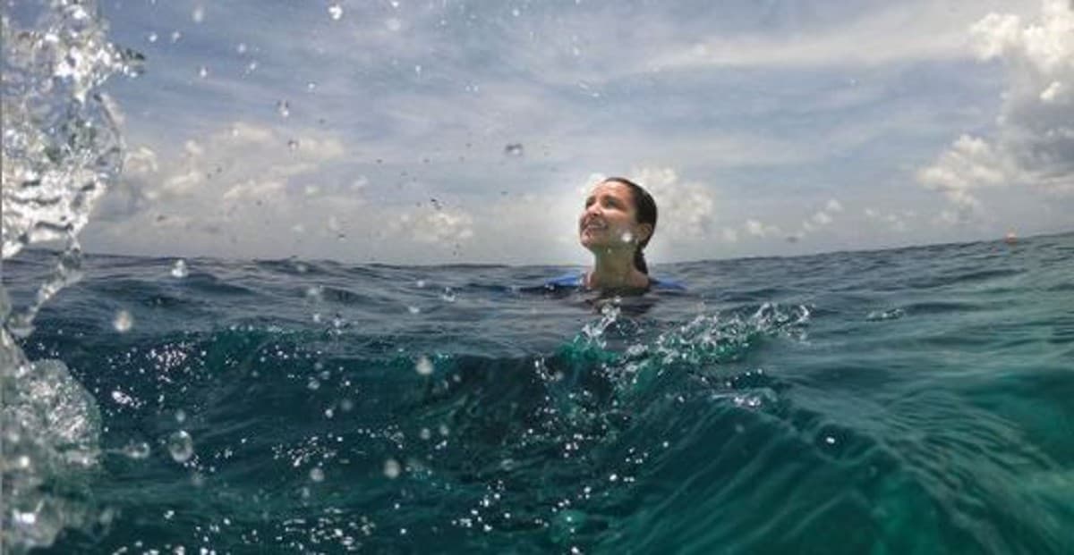 समंदर के अंदर मछलियों के बीच 'जलपरी' बनीं परिणीति चोपड़ा, मेडिटेशन करते Video वायरल