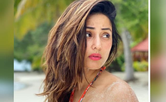 हिना खान का समंदर किनारे दिखा बोल्‍ड अंदाज, 'तूफानी सीनियर' का हॉट लुक सोशल मीडिया पर वायरल