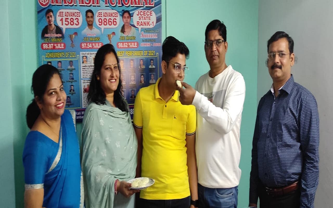 जेईई मेंस में जीवेश सौम्य ने 99.14 परसेंटाइल लाकर किया सिन्दरी टॉप, बुंडू के अभिजीत गोराई को 95.86 परसेंटाइल