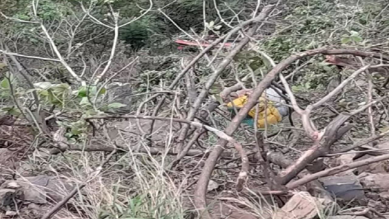 Uttarakhand Bus Accident: मध्य प्रदेश के तीर्थयात्रियों की बस गहरी खाई में गिरी, 26 की मौत