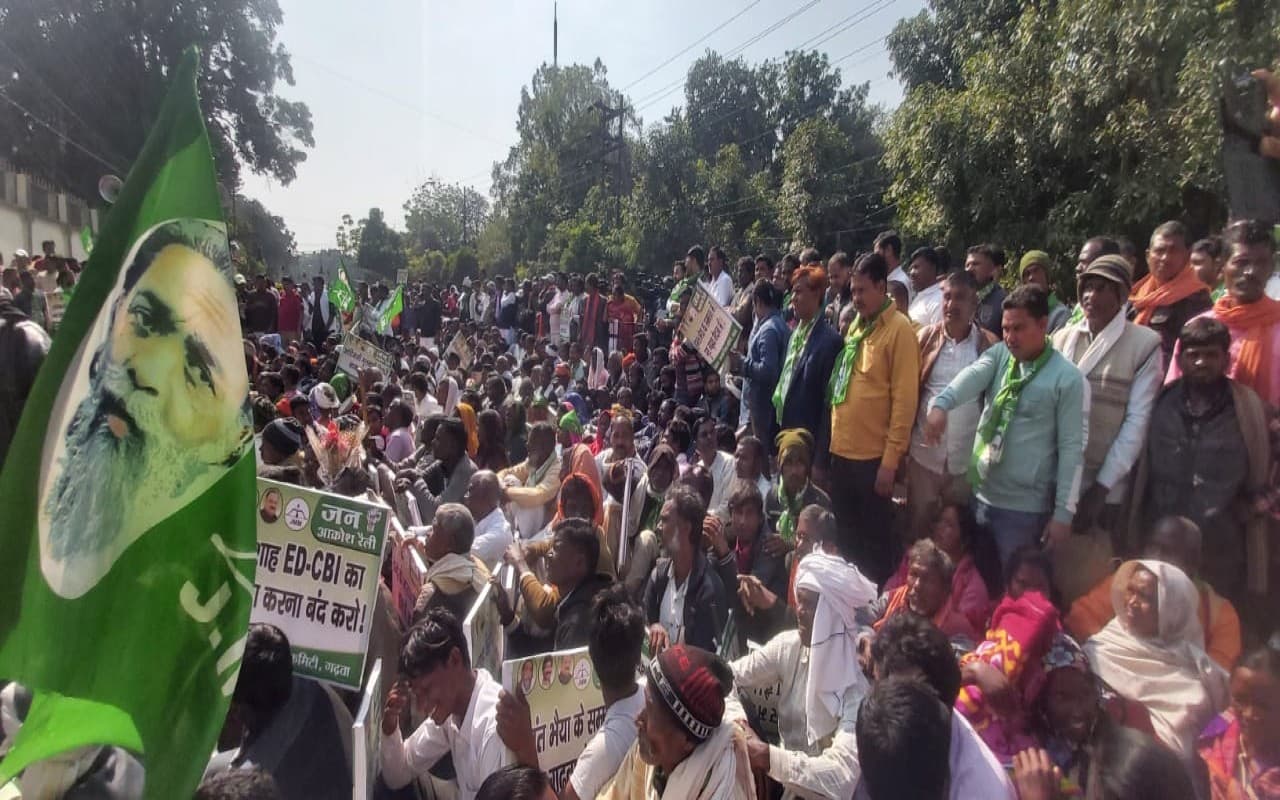 Jharkhand News: सीएम हाउस के बाहर कैसा है नजारा, देखें तस्वीरें