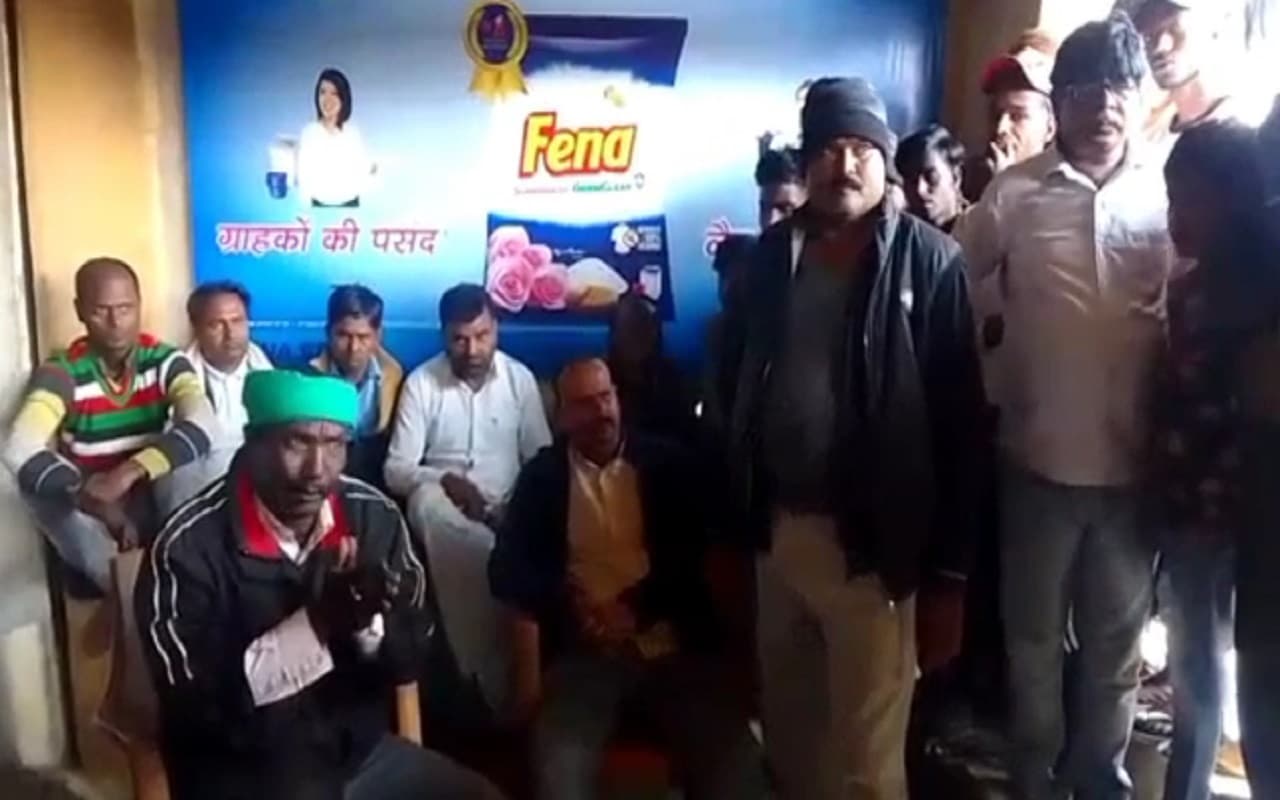 धनबाद में झामुमो नेता लोलिन बास्की को कार्यकर्ताओं ने बनाया बंधक, मांगी माफी, पुलिस ने छुड़ाया