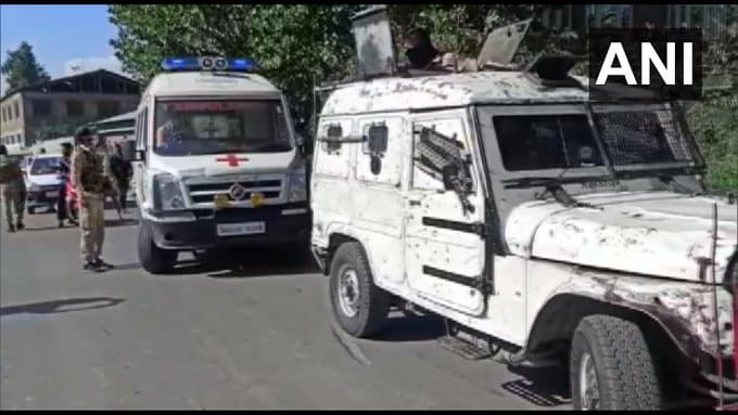 Breaking News : जम्मू-कश्मीर के भाजपा नेता गुलाम रसूल डार और उनकी पत्नी पर आतंकियों ने बरसाई गोली, मौत