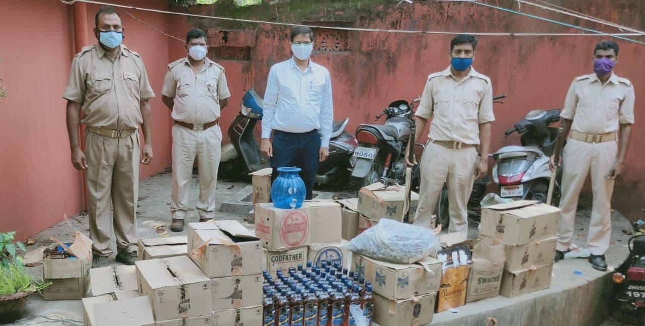 Bihar News: शराब धंधेबाजों को संरक्षण देने वाले कई पुलिस पदाधिकारी रडार पर, खंगाली जा रही मोबाइल काॅल डिटेल्स