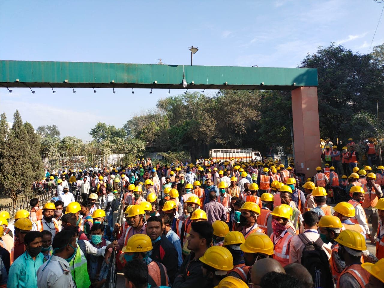 झारखंड में ठेका मजदूरों ने क्यों किया कार्य का बहिष्कार, वार्ता के बाद माने !