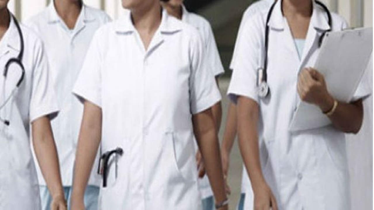 Bihar: मुंगेर में 22 फर्जी नर्सें उठाती रही वेतन, सीएस के निर्देश के बाद भी प्राथमिकी नहीं हुई दर्ज