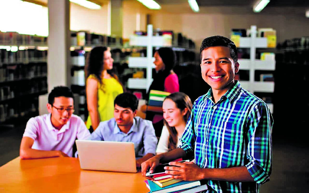 HR मैनेजर बनने के लिए कितना चाहिए योग्यता, जानें डिटेल्स में