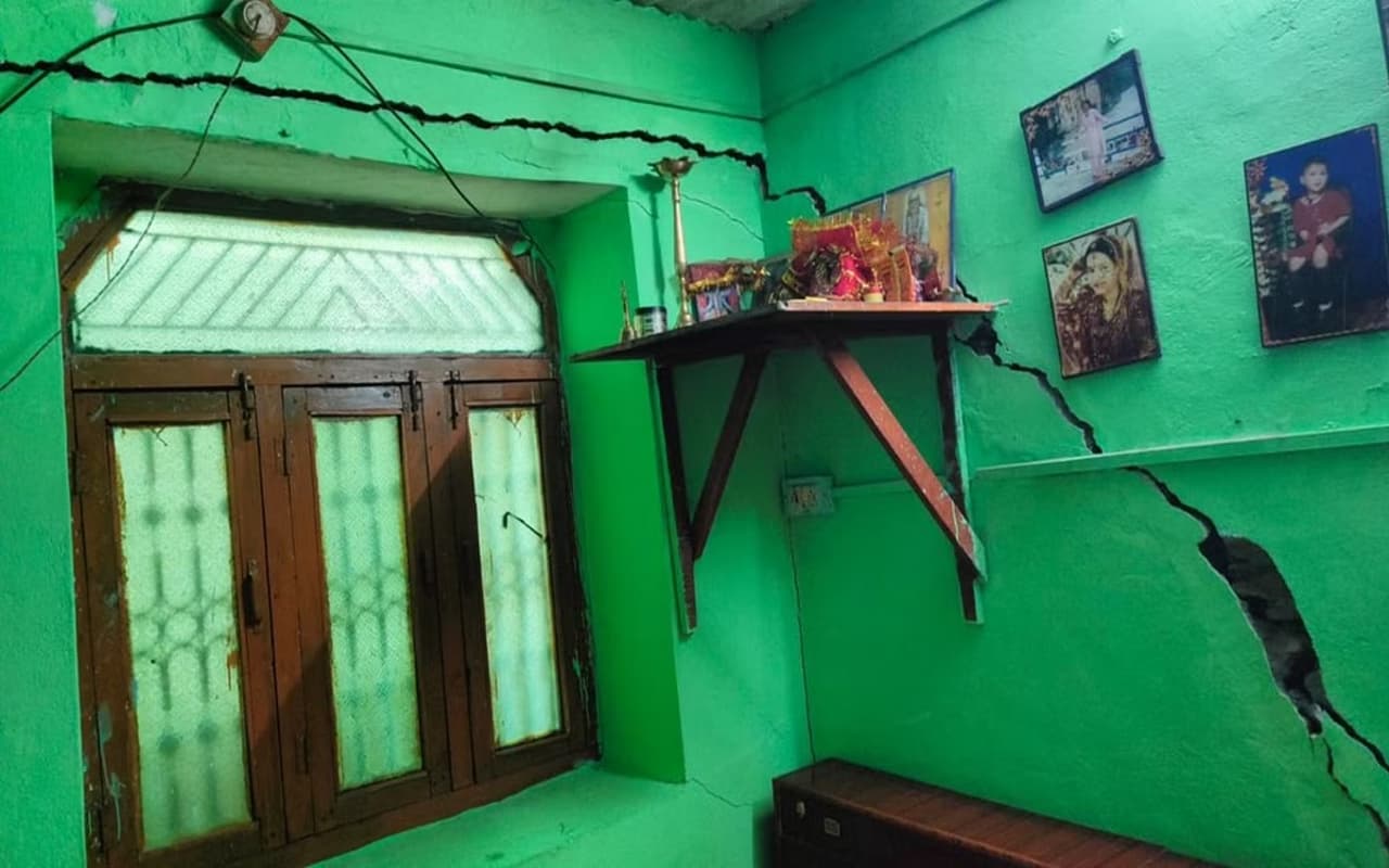 Joshimath Crisis: ऑपरेशन बुलडोजर में देरी, जोशीमठ का मौसम और बिगड़ा, जानिए संकट से जुड़ी 10 बड़े अपडेट