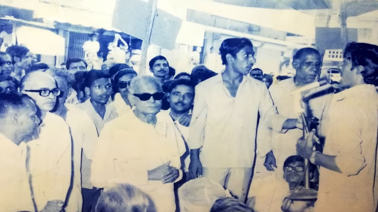 Jayaprakash Narayan: जेपी आंदोलन की वजह से नंदकिशोर यादव की टूट गयी थी शादी, जानें आंदोलन की मजेदार कहानी