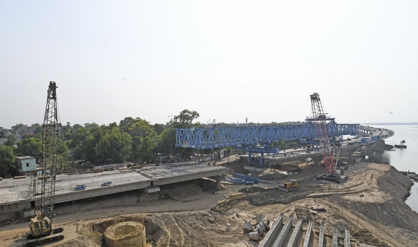 जेपी गंगा पथ पटना : गाय घाट के पास लांचर हटाने का काम शुरू, जानिए कब से चलने लगेंगी गाड़ियां