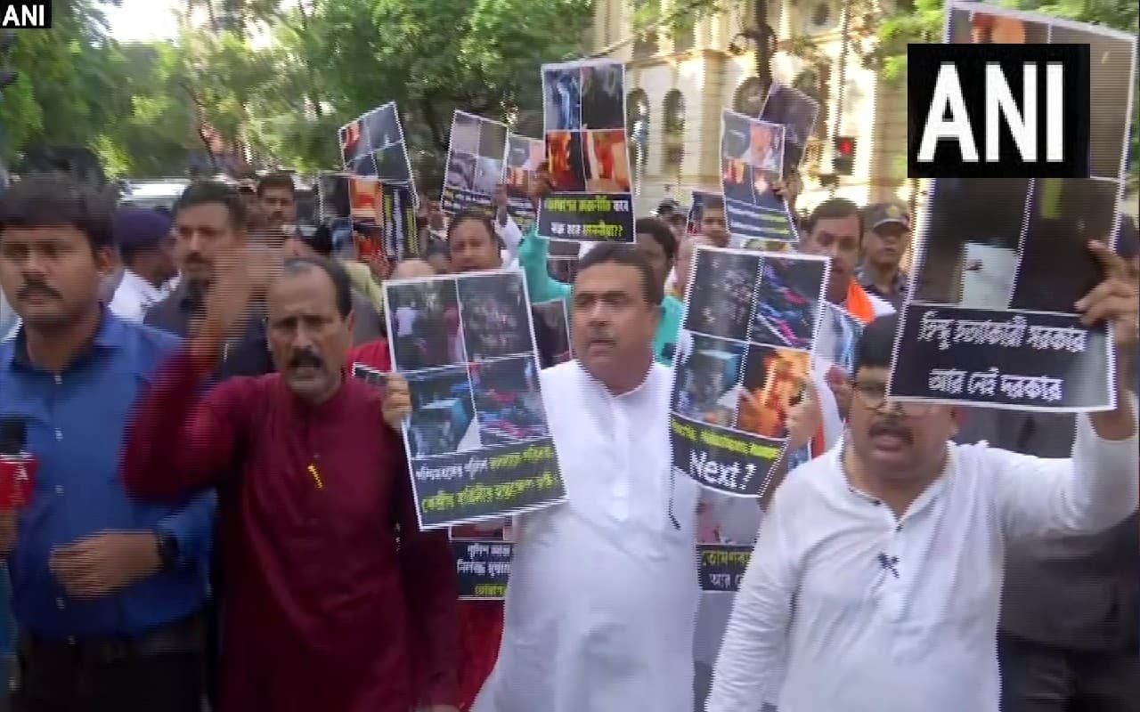 भाजपा प्रदेश अध्यक्ष की गिरफ्तारी के विरोध में BJP ने पुलिस मुख्यालय घेरा, शाम को रिहा हुए सुकांत मजूमदार भाजपा प्रदेश अध्यक्ष की गिरफ्तारी के विरोध में BJP ने पुलिस मुख्यालय घेरा, शाम को रिहा हुए सुकांत मजूमदार