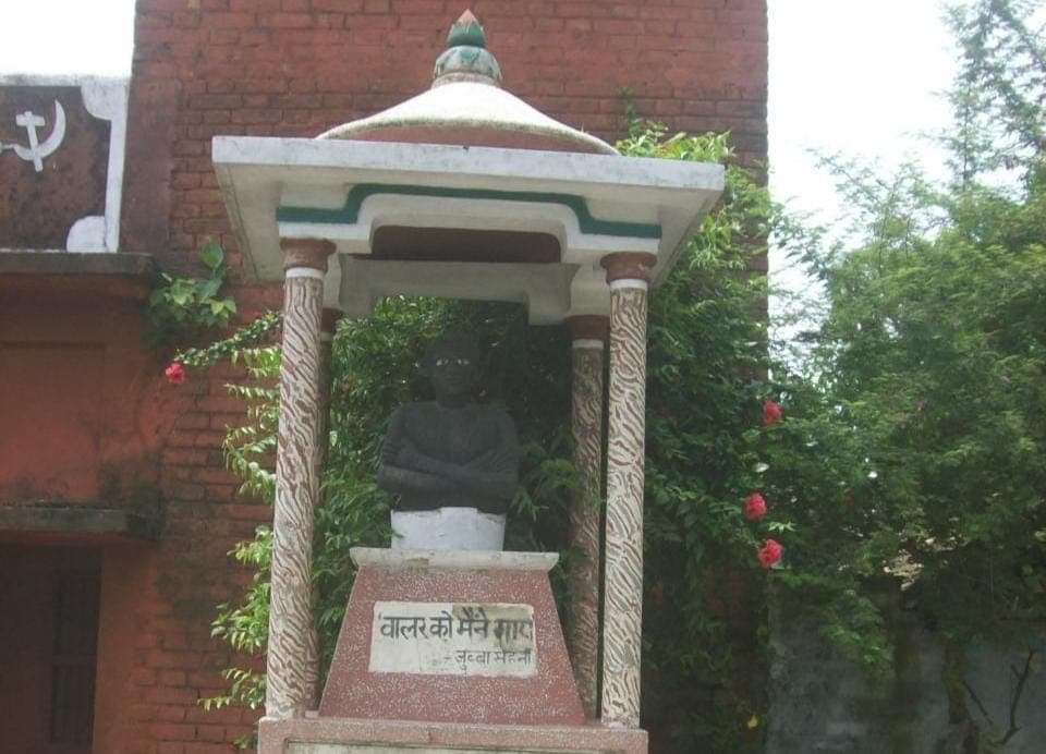 थानेदार वालर को जलाकर ब्रिटिश हुकूमत को थर्रा देनेवाले शहीद जुब्बा सहनी का गांव आज भी सरकारी स्कूल को तरस रहा