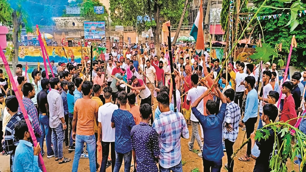 बिहार: मोतिहारी में महाविरी जुलूस पर बरसाए गए ईंट-पत्थर, नागपंचमी के दिन माहौल बिगाड़ने की कोशिश
