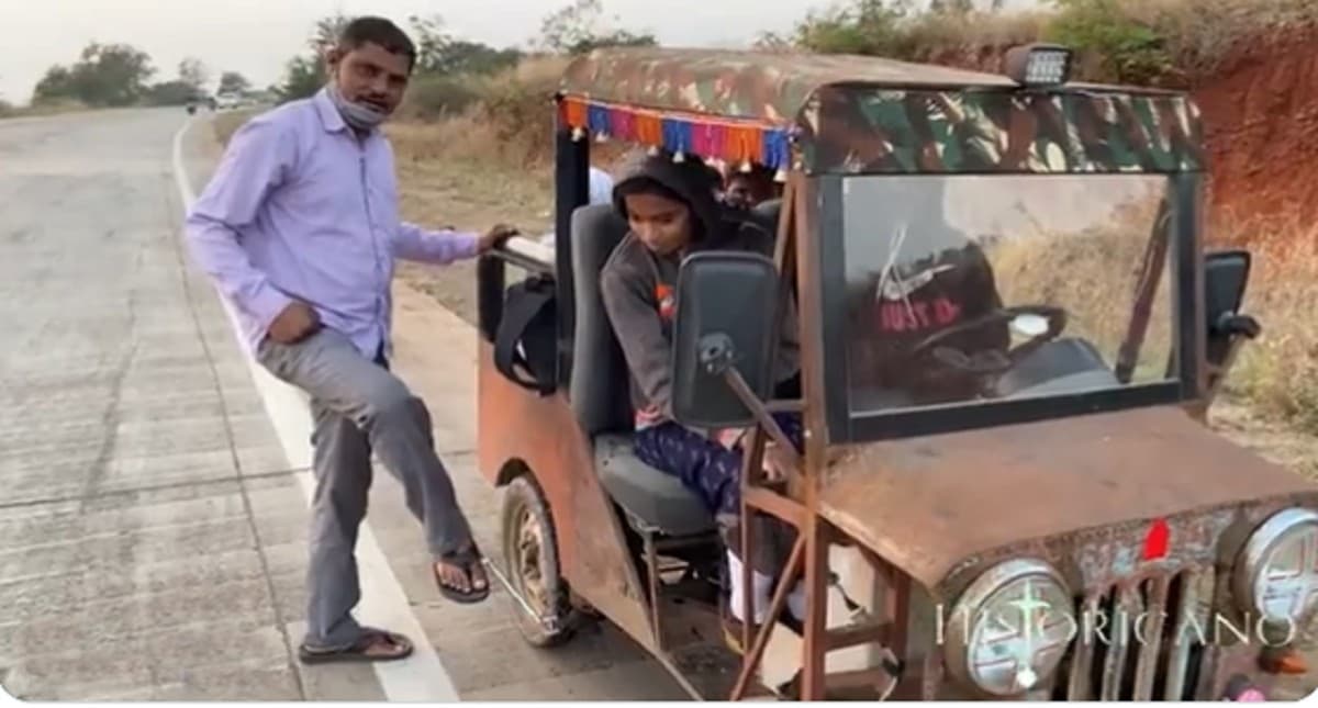कबाड़ से बनी गाड़ी पर आया आनंद महिंद्रा का दिल, गाड़ी बनाने वाले को दिया ये ऑफर...