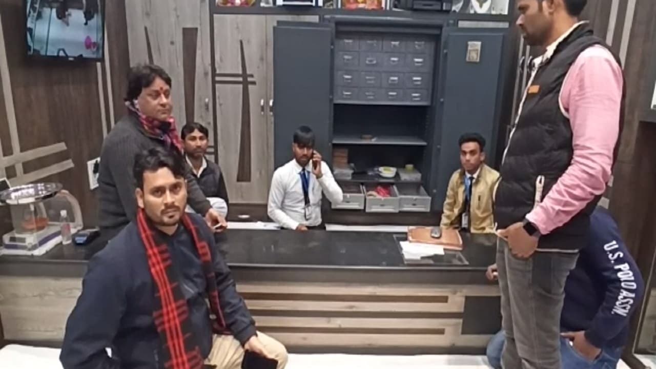 VIDEO: पटना और सारण के बाद अब गोपालगंज में जेवरात की दुकान में लूट, सामने आया वीडियो