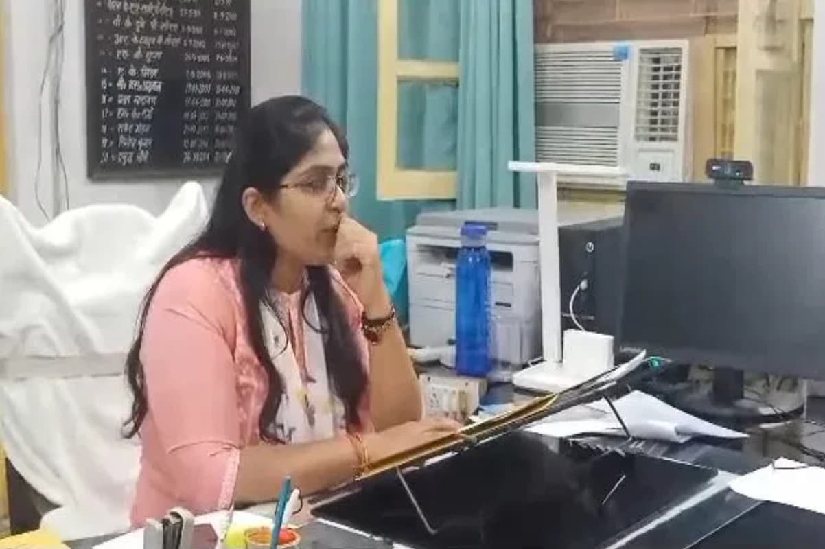 PCS Jyoti Maurya के खिलाफ नियुक्ति विभाग ने जांच की शुरू, प्रयागराज के कमिश्नर ने गठित की कमेटी, ये है मामला