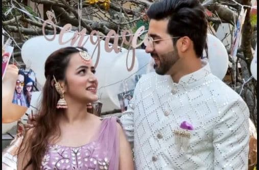 रुबीना दिलाइक की बहन ज्योतिका ने बॉयफ्रेंड संग की सगाई, सामने आई प्राइवेट सेरेमनी की ये खूबसूरत तसवीरें