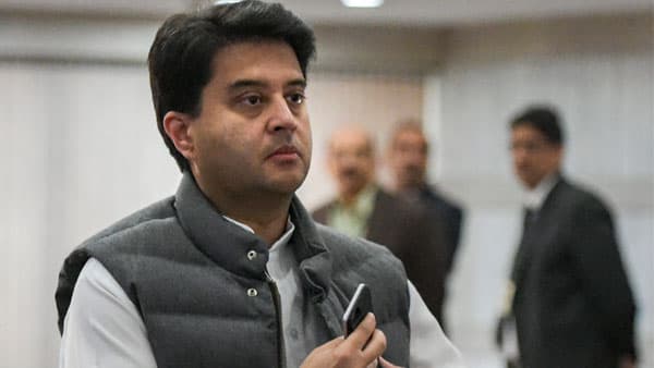 ज्योतिरादित्य सिंधिया और उनकी मां माधवी कोरोना पॉजिटिव, अस्पताल में भर्ती