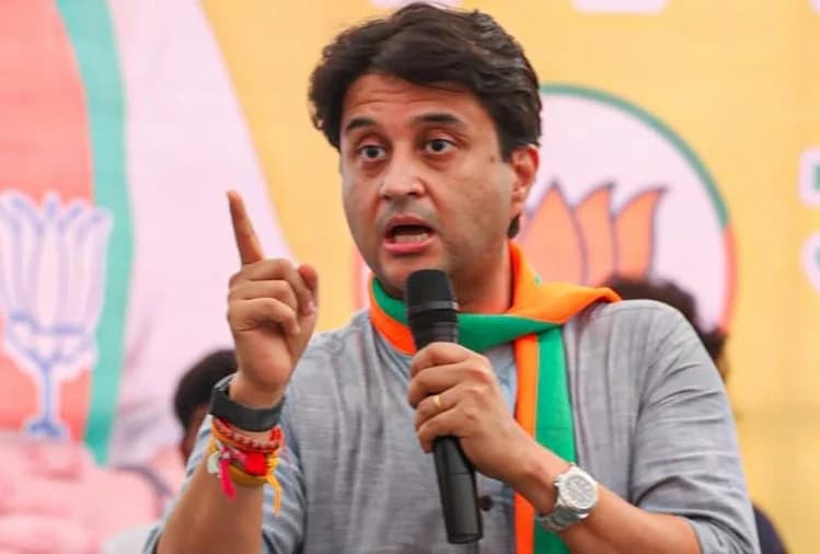 Madhya Pradesh by Election 2020 : कमलनाथ ने माफी मांगने से किया इनकार, सिंधिया बोले 'जनता उन्हें तीन नवंबर को सॉरी बोलेगी'