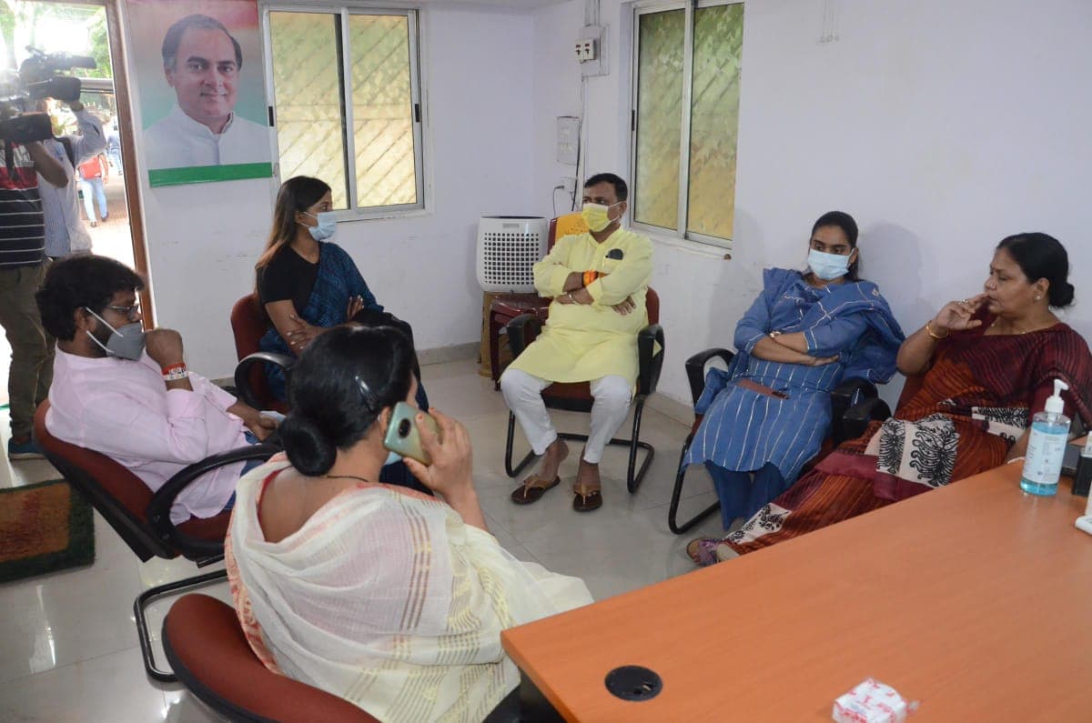 झारखंड कांग्रेस के नाराज विधायकों ने मंत्री आलमगीर आलम को सुनायी पीड़ा, विधायक दीपिका बोलीं- बातें नहीं सुनी गयीं, तो दिल्ली दरबार में करेंगे फरियाद