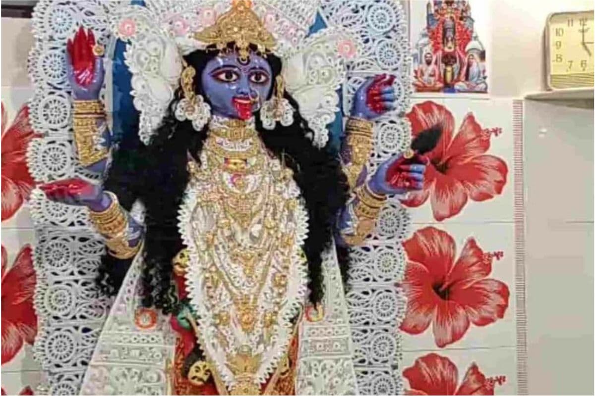 WB News : बिना गहनों के ही सजी अनुब्रत मंडल की मां काली की प्रतिमा