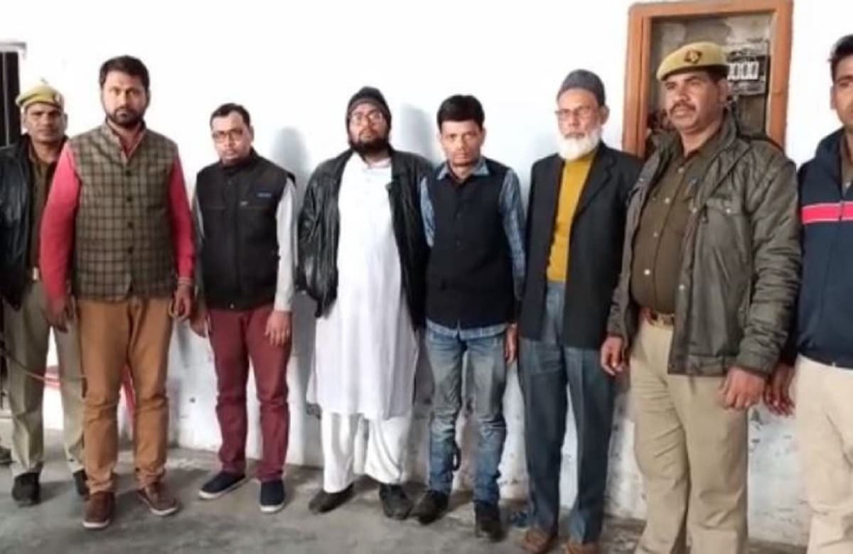 कानपुर: एटीएस ने PFI के दो सदस्यों को दबोचा, मोबाइल-लैपटॉप के खंगाले जा रहे डिटेल्स, पूछताछ में होंगे खुलासे