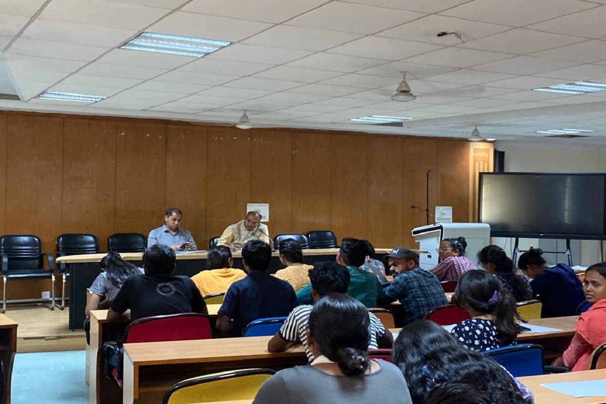 CSJMU: ओपन फोरम में विभाग को बेहतर बनाने को लेकर हुई चर्चा, अंतिम वर्ष के छात्रों से कुलपति ने जाना उनका अनुभव