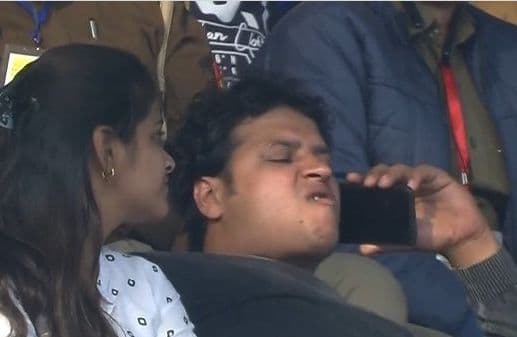 IND Vs NZ मैच के दौरान गुटखा खाने की तस्वीर हुई थी वायरल, अब युवक को तलाश रही कानपुर पुलिस