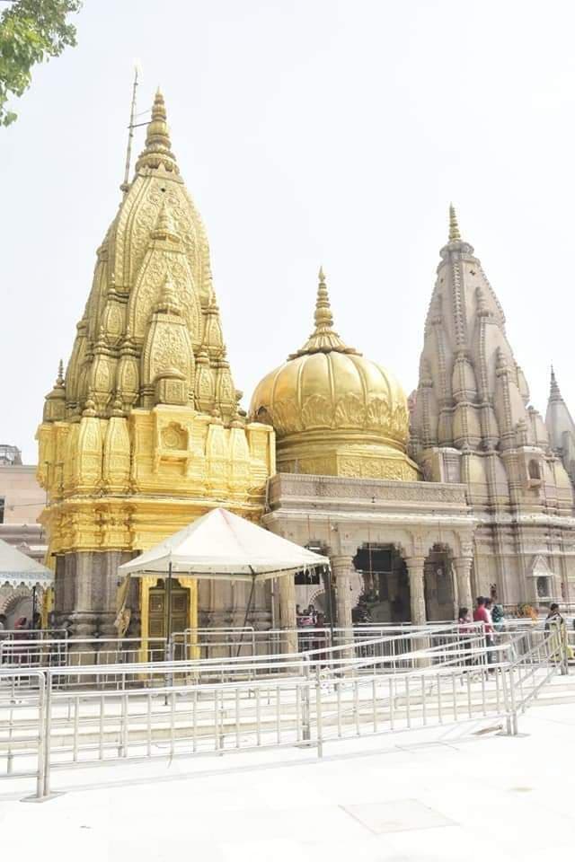 काशी विश्वनाथ धाम में भक्तों के लिए विलेन बना मौसम, राह में जल रहे पांव, न पानी का इंतजाम न सर पे छांव