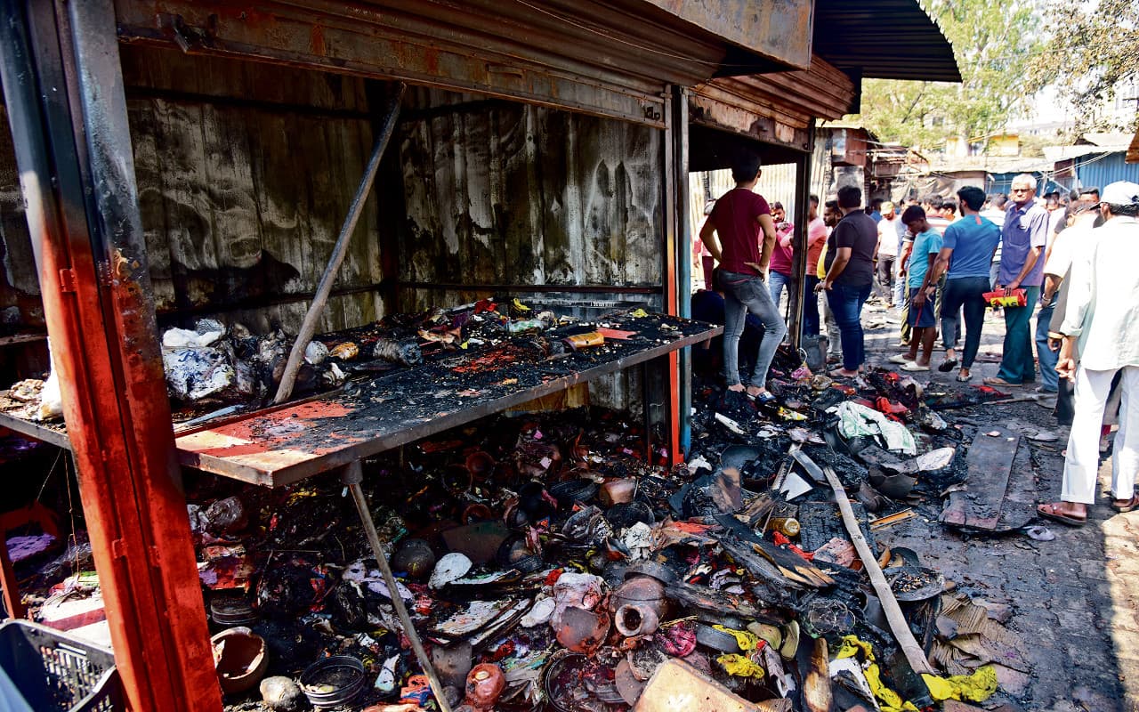 कदमा बाजार अग्निकांड : अगलगी की कहानी, पीड़ितों की जुबानी, सीएम हेमंत को मंत्री बन्ना गुप्ता आज कराएंगे अवगत