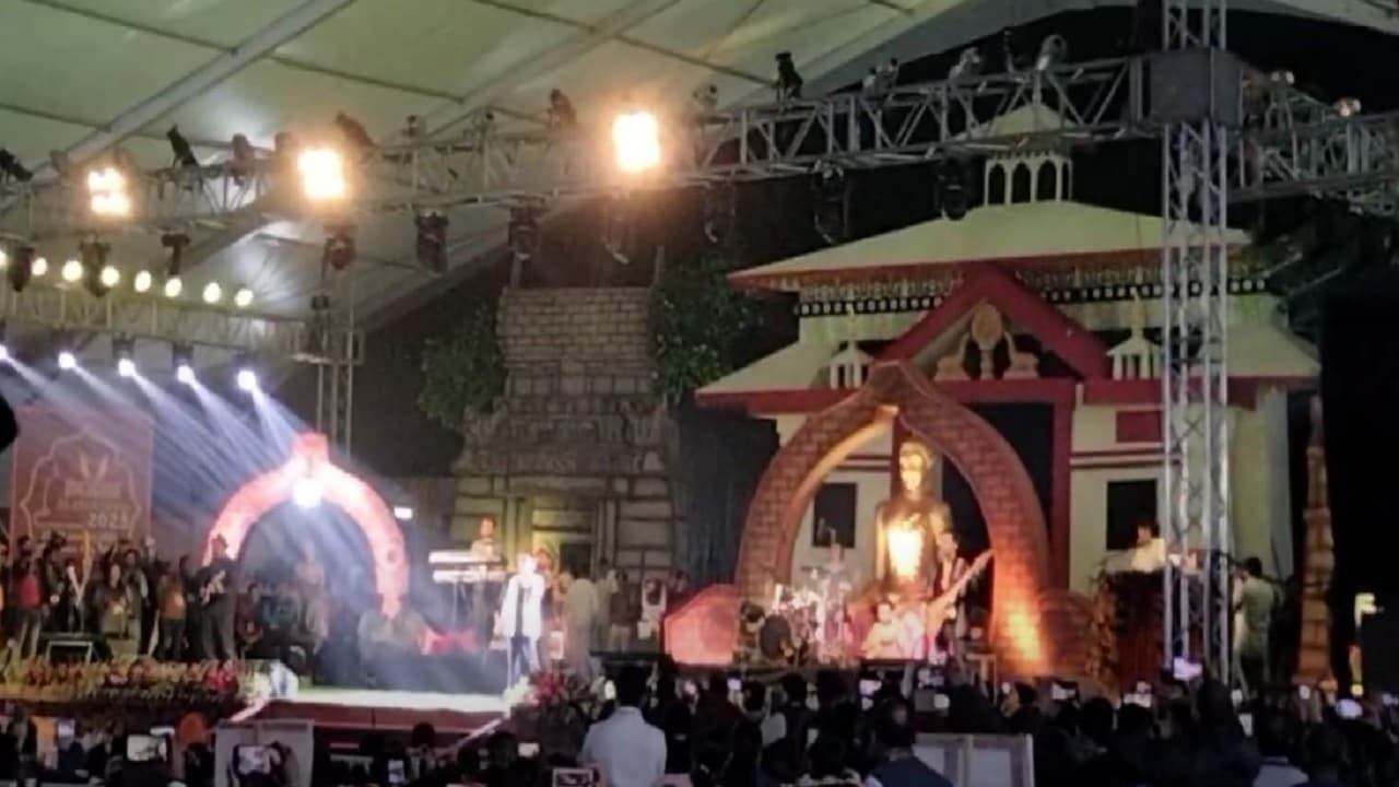 बौद्ध महोत्सव 2023: तेरे नाम से जी लूं, तेरे नाम से मर लूं... कैलाश खेर के गाने पर झूमे हजारों लोग