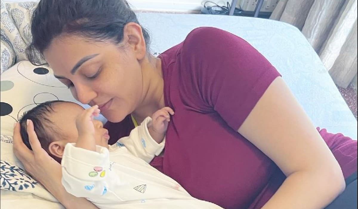 काजल अग्रवाल ने डेढ़ महीने बाद शेयर की बेटे की पहली झलक, देखें नील किचलू की क्यूट फोटो