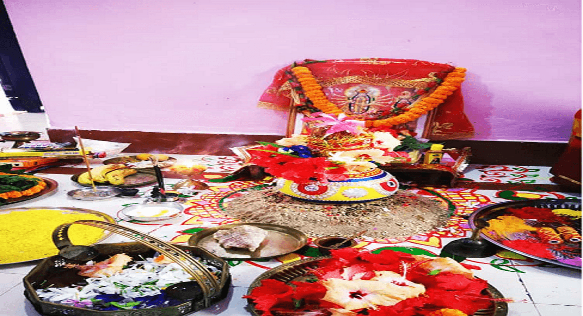 Navratri 2021 : कलश स्थापना के साथ शारदीय नवरात्र शुरू, मां के शैलपुत्री स्वरूप की हो रही पूजा