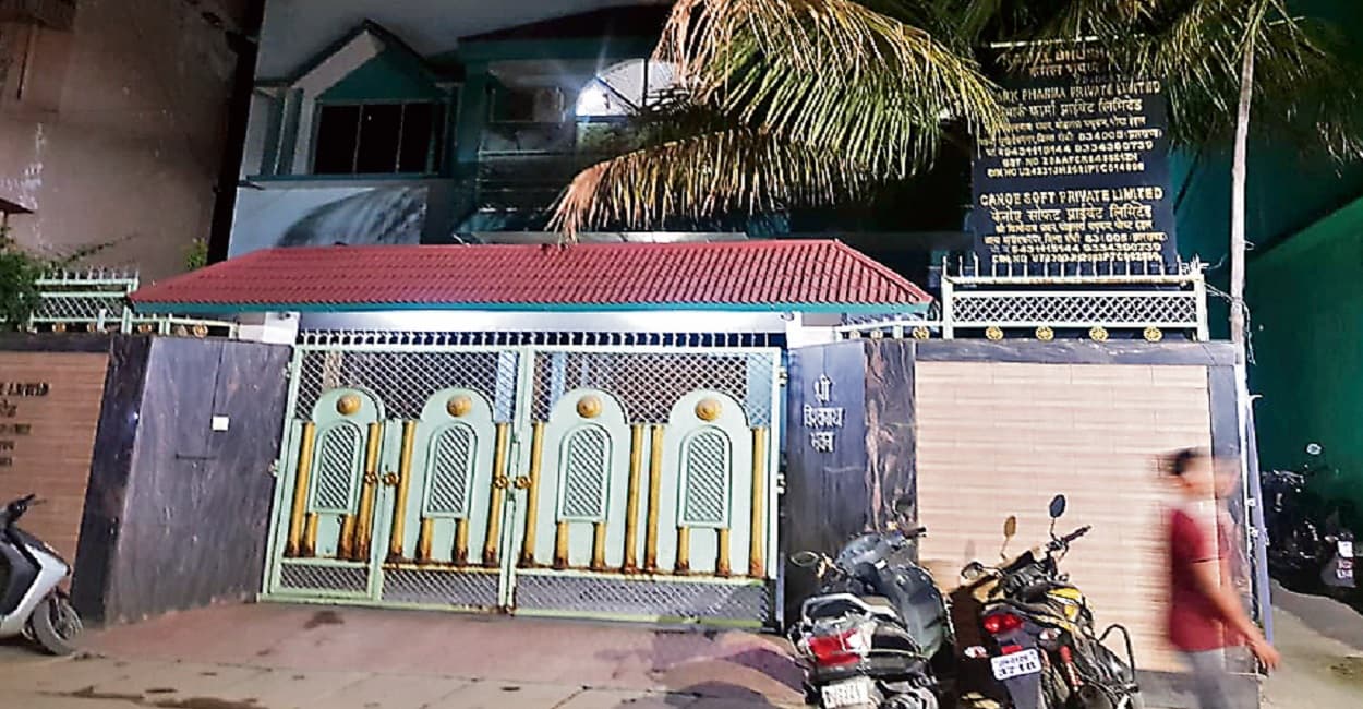 कमल भूषण हत्याकांड में पांच आरोपी पुलिस हिरासत में, परिवार की सुरक्षा के लिए बॉडीगार्ड कराया गया उपलब्ध कमल भूषण हत्याकांड में पांच आरोपी पुलिस हिरासत में, परिवार की सुरक्षा के लिए बॉडीगार्ड कराया गया उपलब्ध