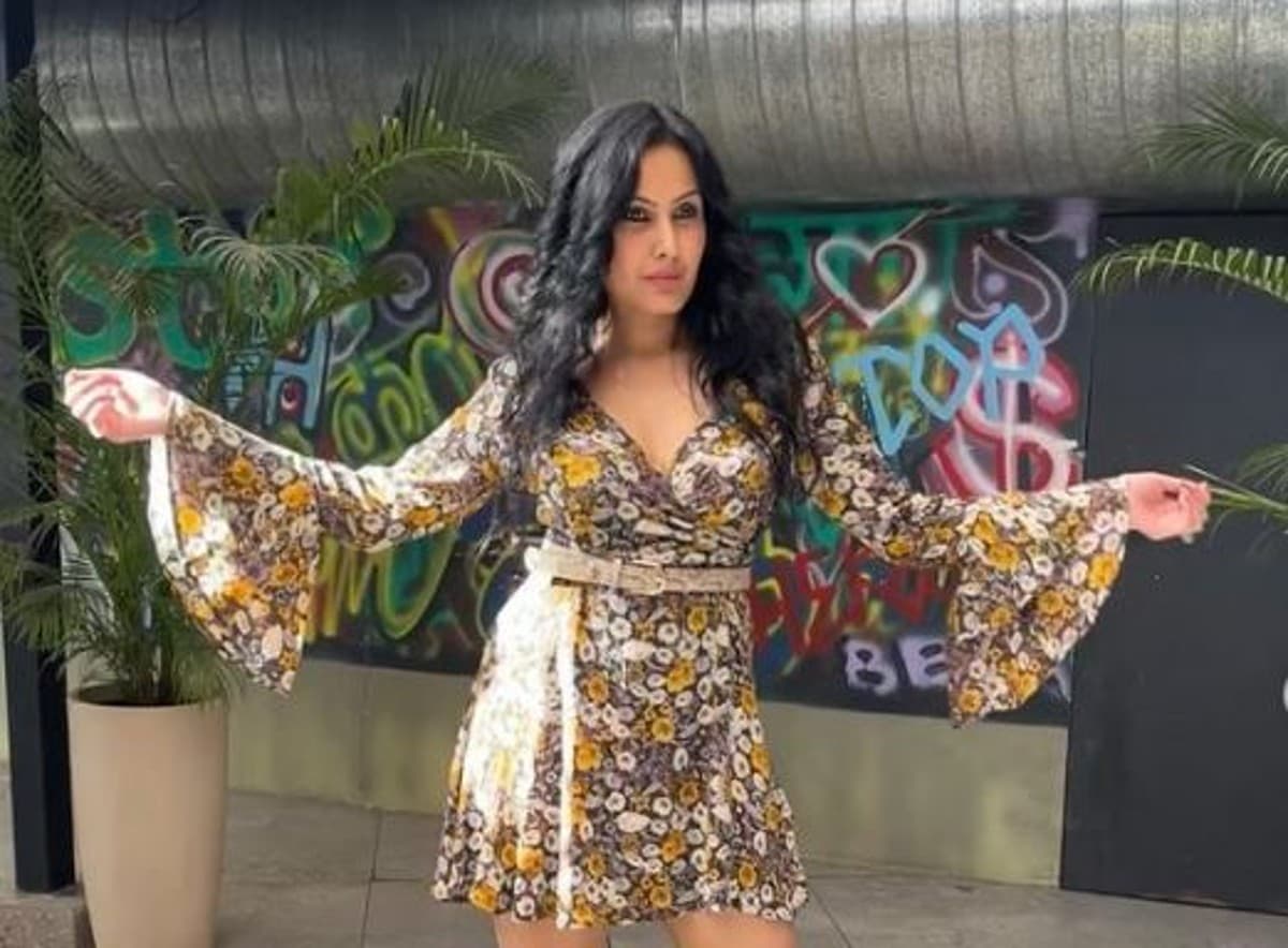 Kamya Punjabi गोल गप्पे खाने में हुई इतनी बिजी कि ठेले पर ही भूल आईं 1 लाख रुपये, जानें पूरा मामला