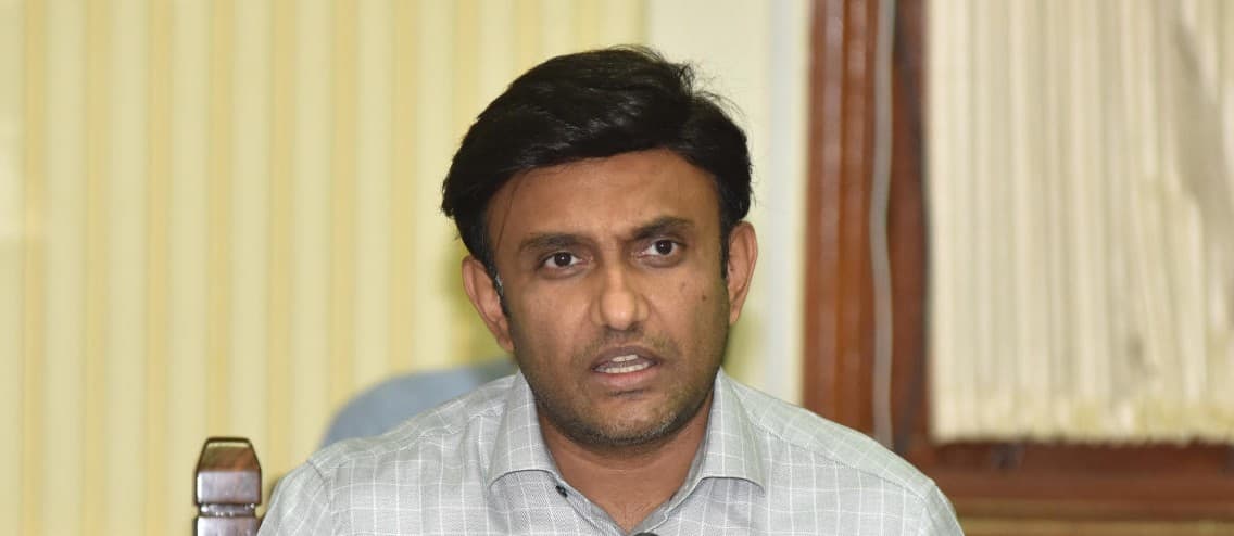 कर्नाटक के चिकित्सा शिक्षा मंत्री के पिता के बाद उनकी पत्नी और बेटी भी पाई गयी कोरोना पॉजिटिव